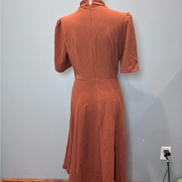 Chic Terracotta Midi Dress - Picture 5 of 6